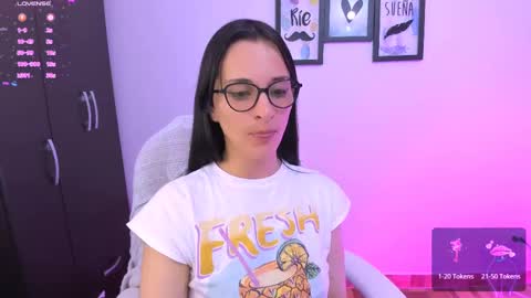 Snapshot of lilith01_ chatting on 02/12/25, 09:43 Leidy online show from 02/12/25, 09:43