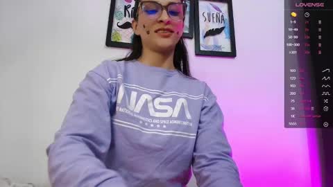 Snapshot of lilith01_ chatting on 10/02/25, 10:28 Leidy online show from 10/02/25, 10:28