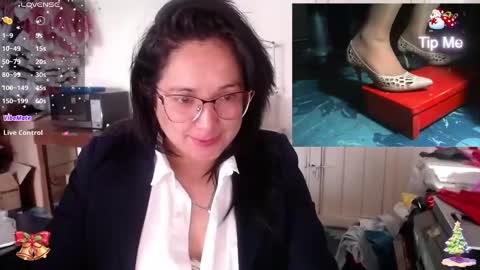 Snapshot of lilith_camp chatting on 12/19/24, 12:34 Laura lopez online show from 12/19/24, 12:34