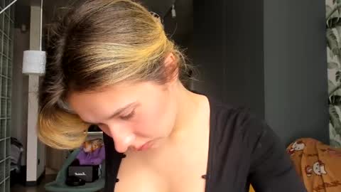 Snapshot of lilith_lutherlow chatting on 04/06/26, 11:33 lilith online show from 04/06/26, 11:33