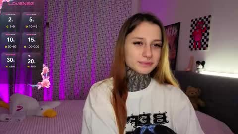 Snapshot of lilith_poison chatting on 10/15/25, 06:30 lilith_poison online show from 10/15/25, 06:30
