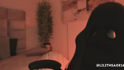 lilith_sage_ online show from 03/31/26, 08:31