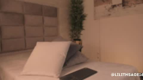 lilith_sage_ online show from 04/18/26, 07:40