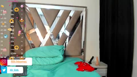 liliINDEPENDENT MODEL online show from 11/18/25, 10:09