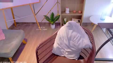 LILITH 200 LIKES   Thursday Clown Costume M online show from 11/20/25, 07:13