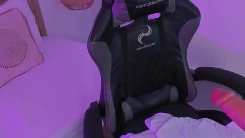 L I L I  online show from 03/05/26, 07:54