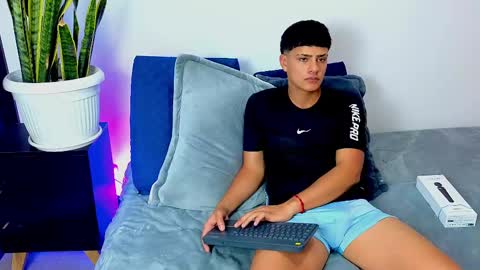    online show from 03/09/25, 03:43