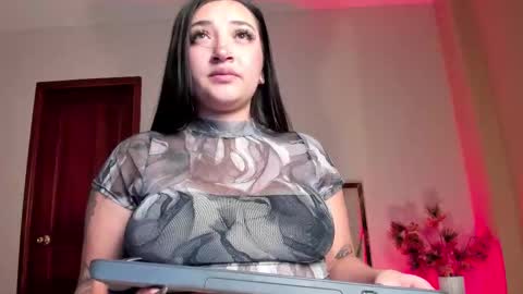 Snapshot of lilithesme chatting on 10/26/25, 12:05 LilithEsme online show from 10/26/25, 12:05