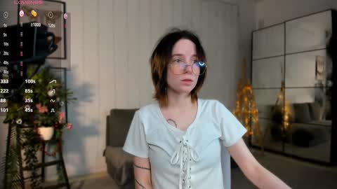 Snapshot of lilithlunna chatting on 01/10/25, 04:33 Lilith online show from 01/10/25, 04:33