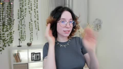 Snapshot of lilithlunna chatting on 01/14/25, 05:12 Lilith online show from 01/14/25, 05:12