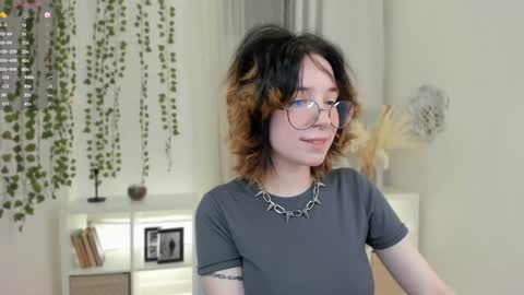 Snapshot of lilithlunna chatting on 01/14/25, 08:15 Lilith online show from 01/14/25, 08:15