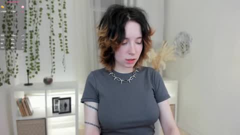 Snapshot of lilithlunna chatting on 01/14/25, 11:27 Lilith online show from 01/14/25, 11:27