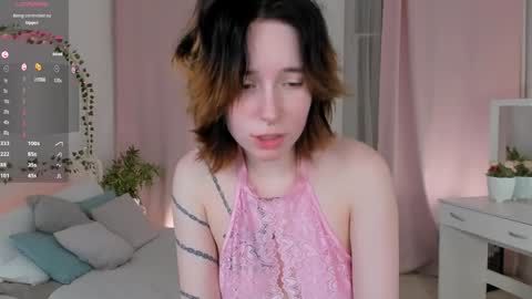 Snapshot of lilithlunna chatting on 01/25/25, 04:45 Lilith online show from 01/25/25, 04:45