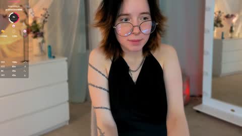 Snapshot of lilithlunna chatting on 01/29/25, 06:12 Lilith online show from 01/29/25, 06:12