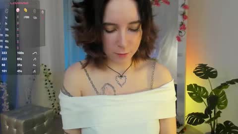 Snapshot of lilithlunna chatting on 02/18/25, 10:03 Lilith online show from 02/18/25, 10:03