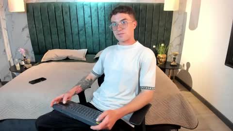 Snapshot of liljames_ chatting on 04/27/26, 10:08 Lil James online show from 04/27/26, 10:08