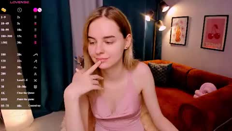 Lillian online show from 07/07/26, 08:40