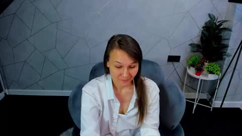 lillian_white1 online show from 12/18/24, 11:34
