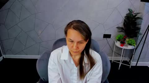 lillian_white1 online show from 12/19/24, 07:18