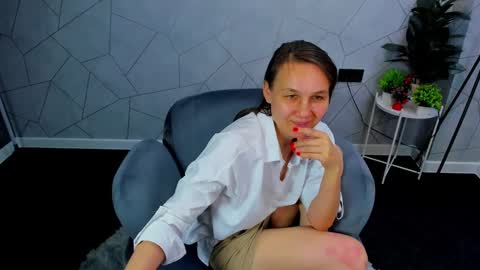 lillian_white1 online show from 12/19/24, 10:24