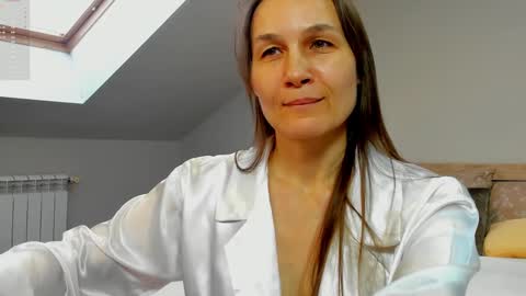 lillian_white1 online show from 02/12/25, 08:16