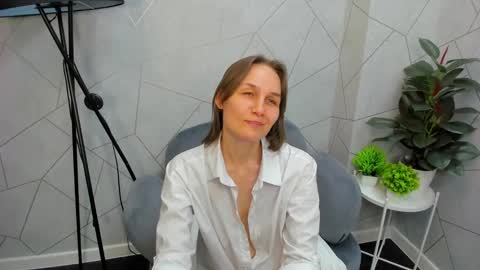 lillian_white1 online show from 03/11/25, 01:34