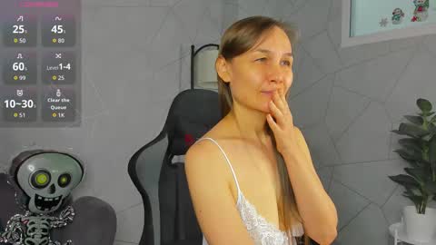 lillian_white1 online show from 11/01/25, 07:32