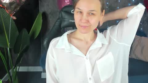 lillian_white1 online show from 02/27/26, 01:05