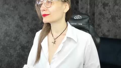 Snapshot of lillian_white1 chatting on 06/16/26, 12:35 lillian_white1 online show from 06/16/26, 12:35