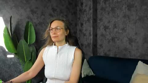 Snapshot of lillian_white1 chatting on 06/23/26, 01:03 lillian_white1 online show from 06/23/26, 01:03