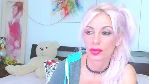 Lara online show from 09/30/25, 08:14