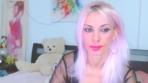 Lara online show from 10/18/25, 09:37