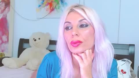 Lara online show from 10/20/25, 07:03