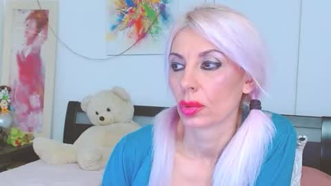 Lara online show from 10/25/25, 06:02