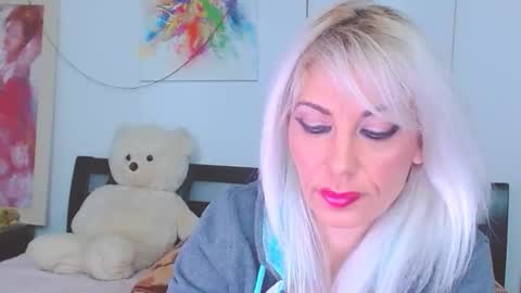 Lara online show from 02/26/26, 01:04