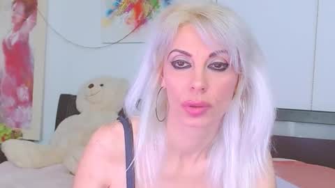Snapshot of lillianasara chatting on 05/04/26, 09:22 Lara online show from 05/04/26, 09:22