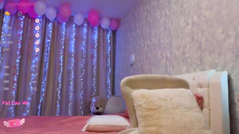 Snapshot of lilliasweety chatting on 12/15/24, 03:56 Lara Angel online show from 12/15/24, 03:56