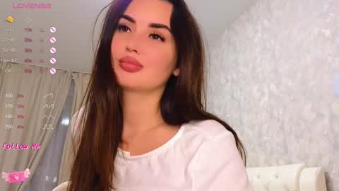 Snapshot of lilliasweety chatting on 02/17/25, 12:27 Lara Angel online show from 02/17/25, 12:27