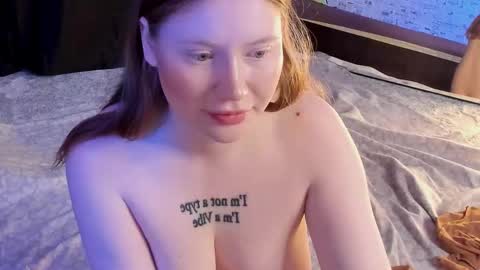 Snapshot of lillie_berry chatting on 10/10/25, 04:44 lillie_berry online show from 10/10/25, 04:44