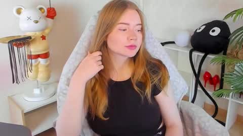 Snapshot of lillie_berry chatting on 10/18/25, 04:48 lillie_berry online show from 10/18/25, 04:48