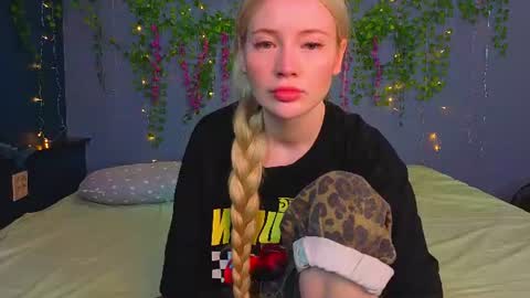 lillie_berry online show from 07/19/26, 04:16