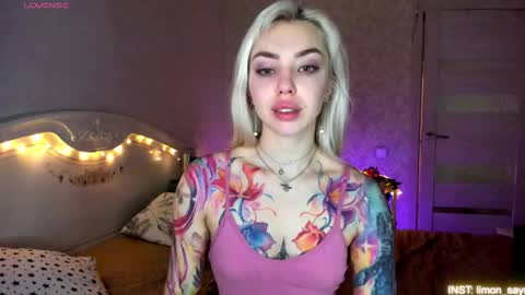 Snapshot of lillimooore chatting on 04/26/26, 11:24 LilliMoore online show from 04/26/26, 11:24