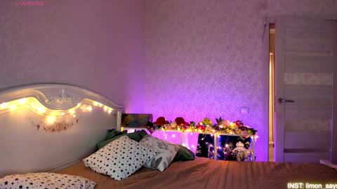 Snapshot of lillimooore chatting on 05/03/26, 11:22 LilliMoore online show from 05/03/26, 11:22