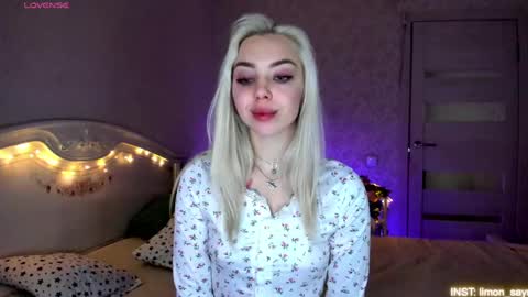 Snapshot of lillimooore chatting on 05/13/26, 11:44 LilliMoore online show from 05/13/26, 11:44