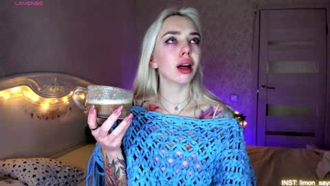 Snapshot of lillimooore chatting on 05/19/26, 11:44 LilliMoore online show from 05/19/26, 11:44