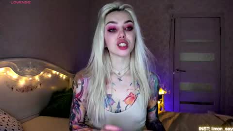 Snapshot of lillimooore chatting on 06/04/26, 11:22 LilliMoore online show from 06/04/26, 11:22