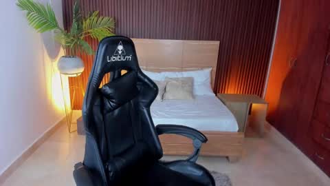 L I L L Y online show from 02/06/25, 11:26