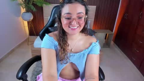 L I L L Y online show from 02/08/25, 10:51