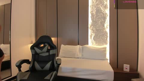 L I L L Y online show from 09/09/25, 12:37