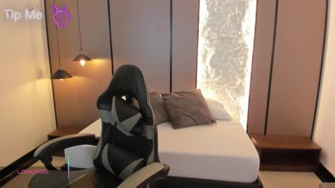 L I L L Y online show from 10/13/25, 12:05